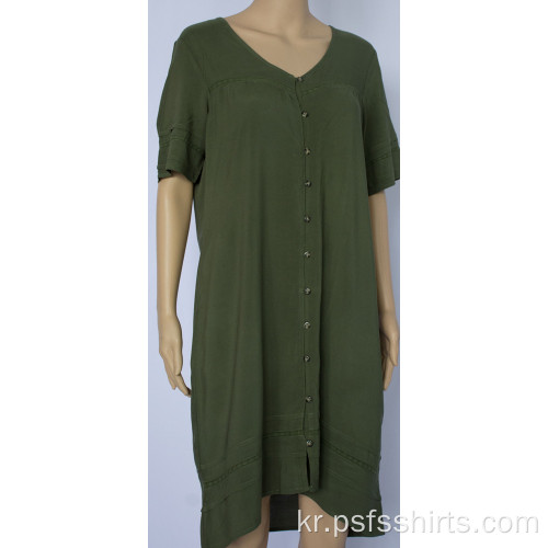 짧은 소매와 잔디 녹색 드레스